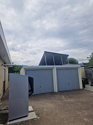 Wärmepumpe WLW 286-17 mit Solaranlage zur Warmwasserunterstützung.  © Warn Sanitär- u. Heizungsbau GmbH